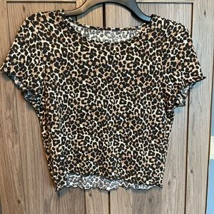 American Eagle Cropped Cheetah print shirt. Size M